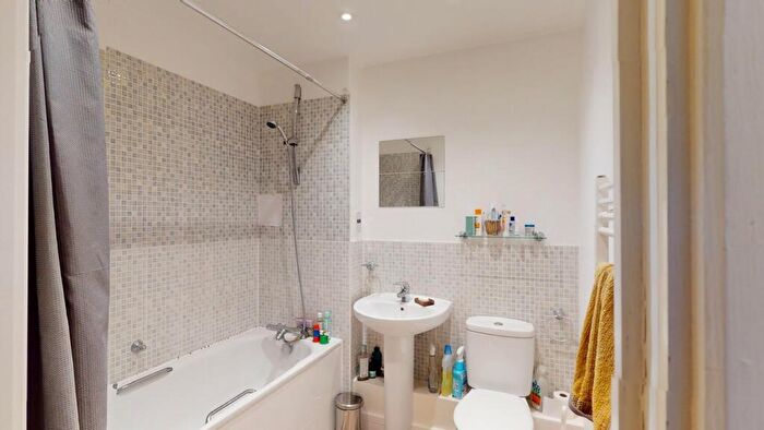 2 Bedroom Apartment To Rent In Cherrywood Lodge, Hither Green, London, SE13