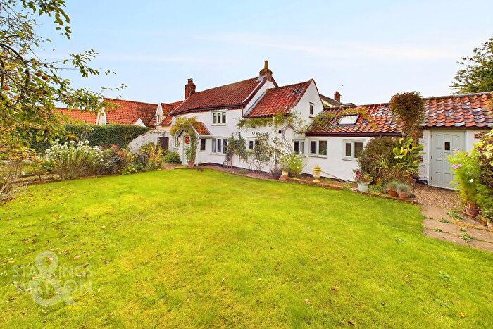 4 Bedroom Semi-Detached House For Sale In Mill Lane, Bedingham, Bungay, NR35