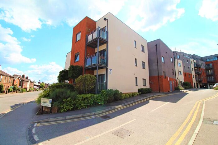 1 Bedroom Flat To Rent In King Edwards Court, Walnut Tree Close, Guildford, GU1