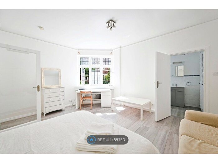 1 Bedroom Flat To Rent In Clare Court, London, WC1H