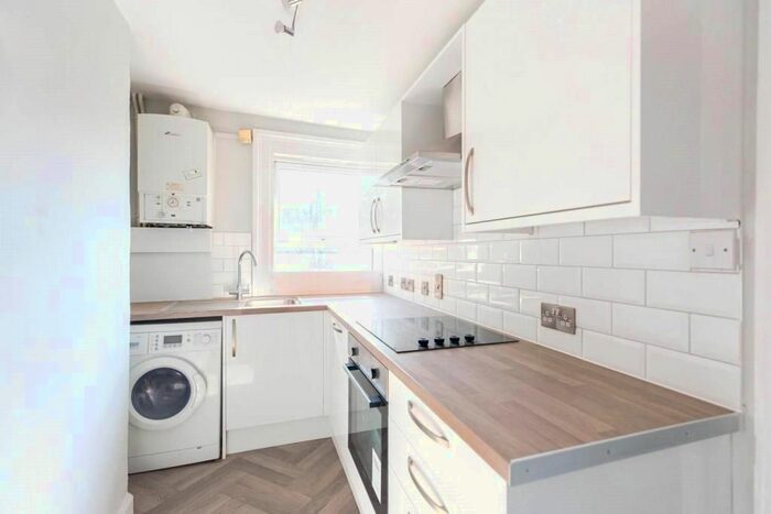 2 Bedroom Flat To Rent In Kingsdown Road, Archway, London N19