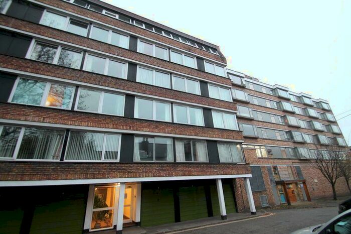 3 Bedroom Flat To Rent In High Kingsdown, Kingsdown, BS2