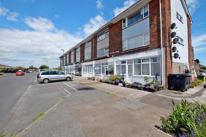 2 Bedroom Flat To Rent In A Madeira Parade, Madeira Avenue, Bognor Regis, West Sussex, PO22