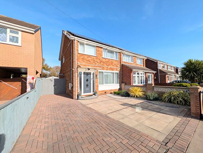 3 Bedroom Semi Detached House For Sale In Yarrow Road, Grimsby, DN34