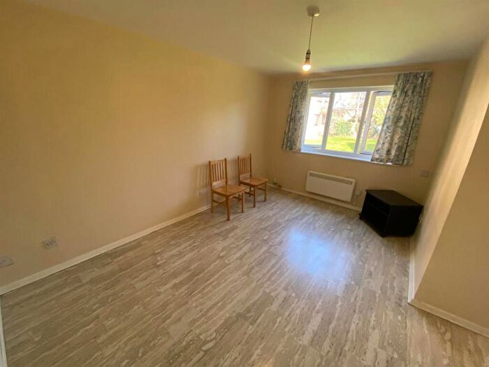 1 Bedroom Flat To Rent In Gartons Close, Enfield, EN3