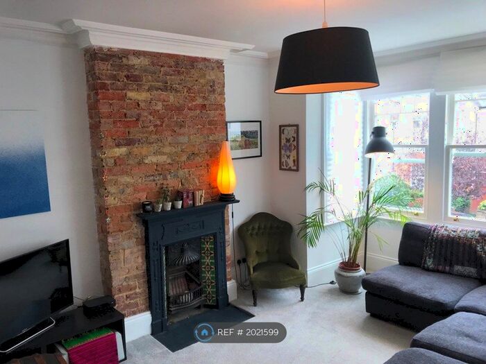 2 Bedroom Maisonette To Rent In Claremont Road, Teddington, TW11
