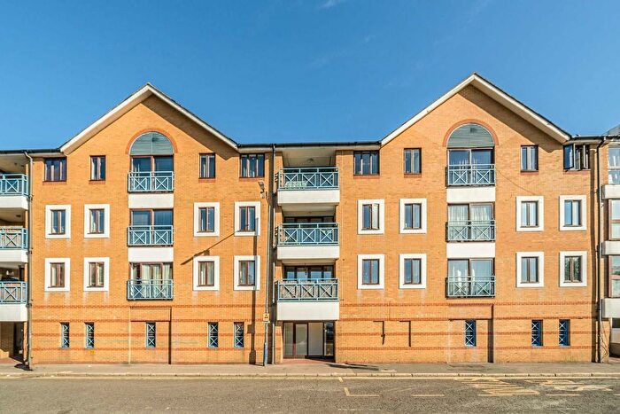 1 Bedroom Flat For Sale In Lady Booth Road, Kingston Upon Thames, KT1