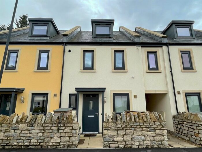 3 Bedroom Town House To Rent In Barnhill Road, Chipping Sodbury, Bristol, BS37