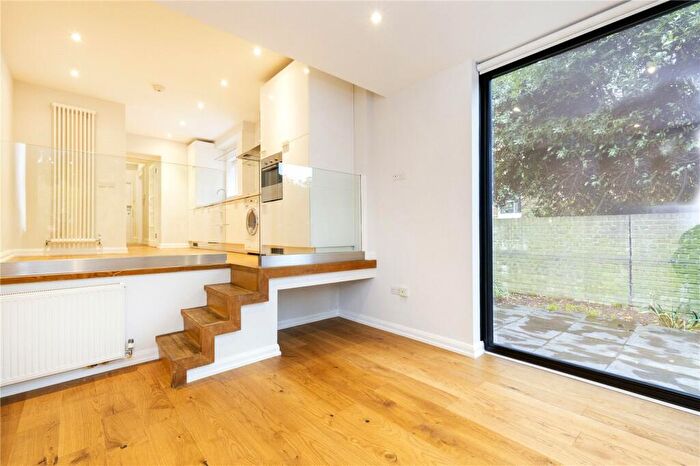 2 Bedroom Apartment To Rent In Highbury Park, Highbury, Islington, London, N5