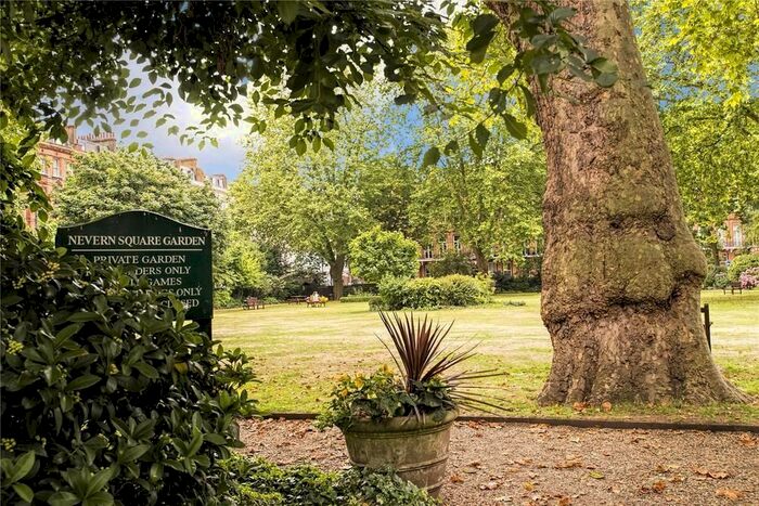 Studio To Rent In Nevern Square, London, SW5