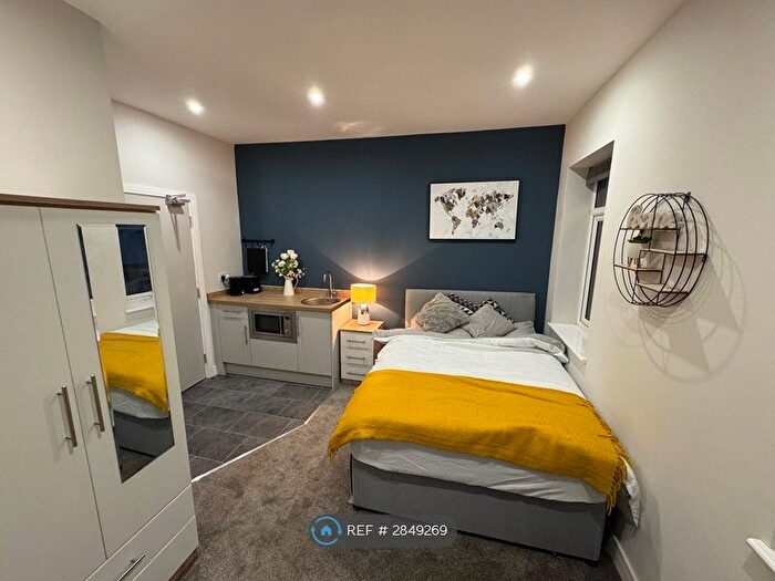 8 Bedroom Semi-Detached House To Rent In Claridge Road, Stoke-On-Trent, ST4