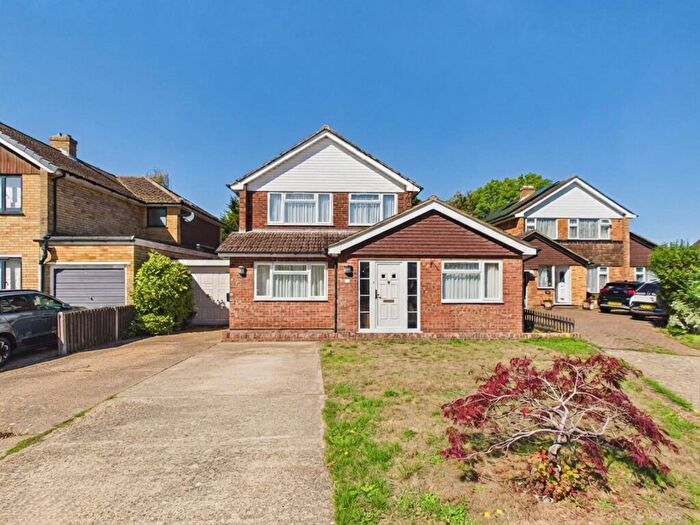4 Bedroom Detached House For Sale In The Warren, Chesham, Buckinghamshire, HP5