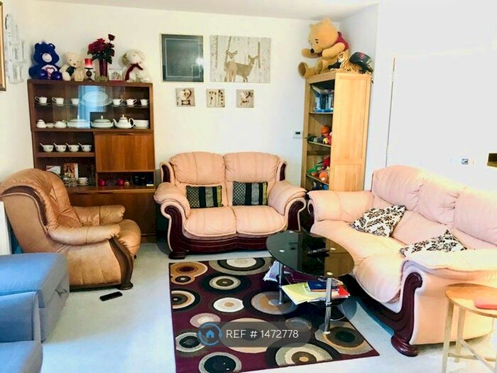 2 Bedroom Flat To Rent In Furrow House, London, E4