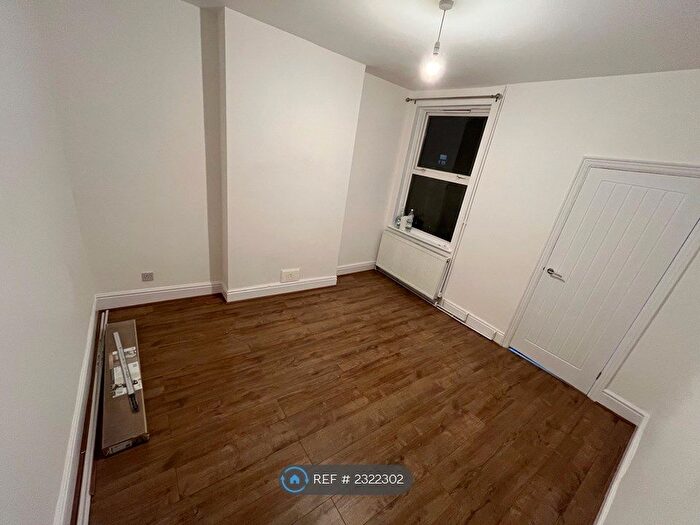 2 Bedroom End Of Terrace House To Rent In Holborn Avenue, Nottingham, NG2