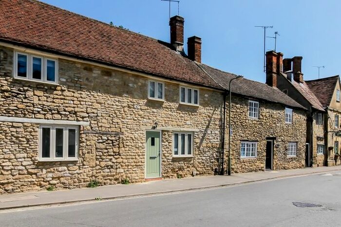 1 Bedroom Flat To Rent In High Street, Wheatley, Oxford OX33