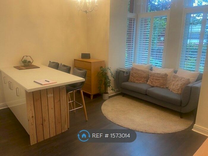 2 Bedroom Flat To Rent In Lawson House, Runcorn, WA7