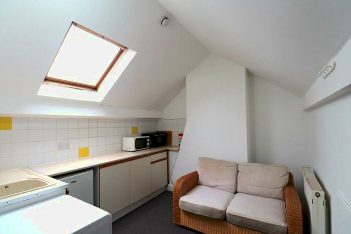 1 Bedroom Flat To Rent In Edinburgh Road, Armley, Leeds, Uk, LS12