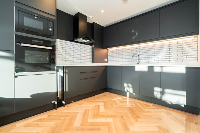 1 Bedroom Apartment To Rent In Canal Wharf, Waterfront Walk, Birmingham, B1