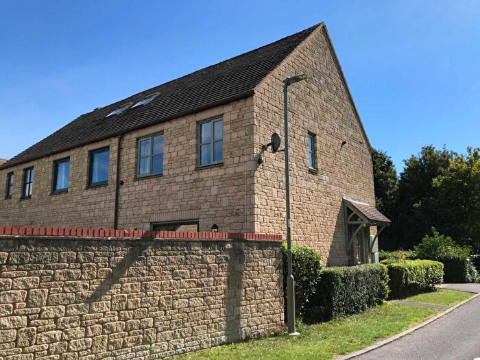 3 Bedroom End Of Terrace House To Rent In Snowshill Drive, Witney, OX28