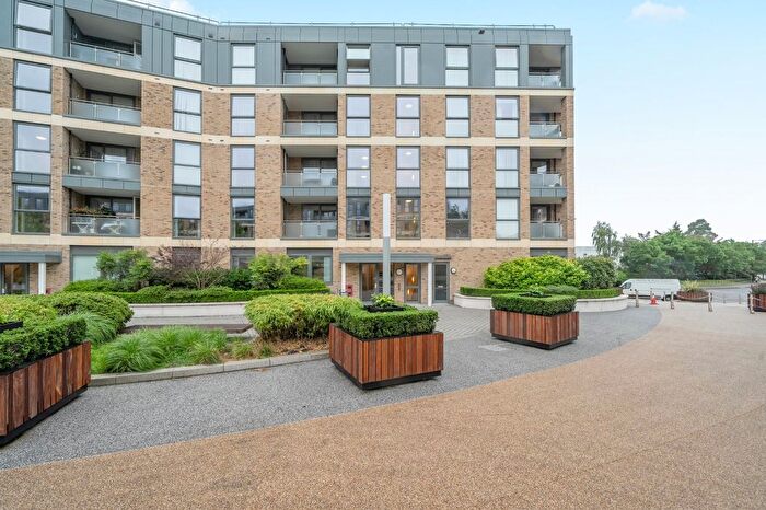 1 Bedroom Flat For Sale In Quadrant House, Kew Green, TW9