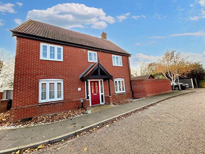 4 Bedroom Detached House For Sale In Victory Avenue, Bradwell, NR31