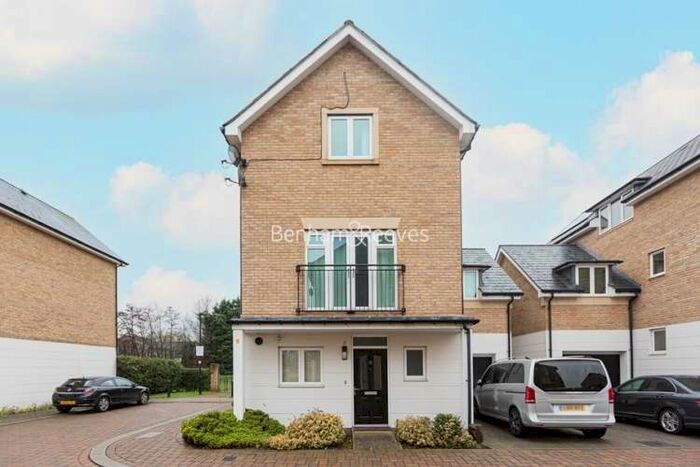 5 Bedroom Villa To Rent In Marbaix Gardens, Isleworth, TW7