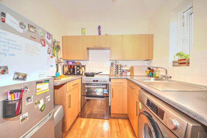 1 Bedroom Flat To Rent In Park Road, EN4