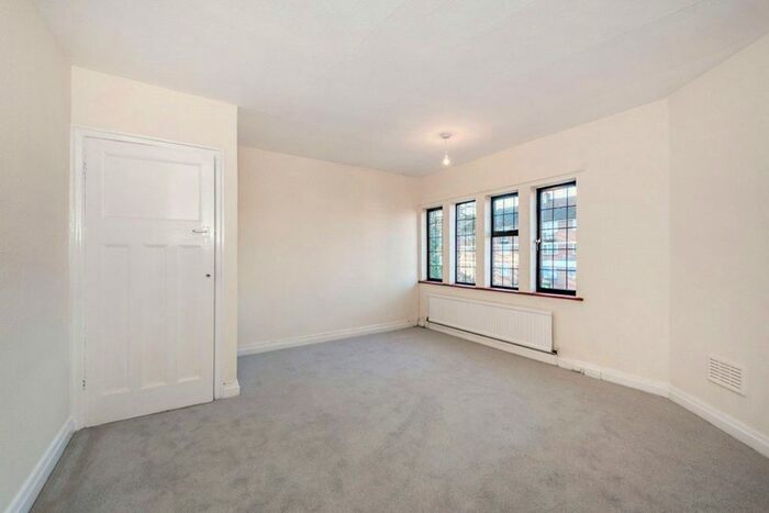 2 Bedroom Flat To Rent In Woodcote Road, Wallington, SM6