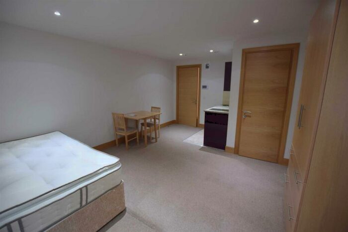 Flat To Rent In Sunny Gardens Road, Hendon, NW4