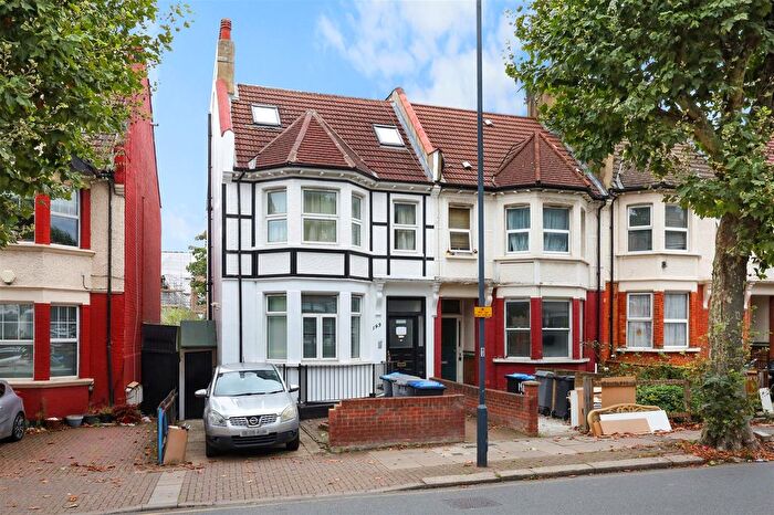 2 Bedroom Flat To Rent In Brondesbury Park, London, NW2