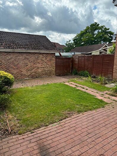 4 Bedroom Link Detached House To Rent In Brentford Close, Hayes, UB4