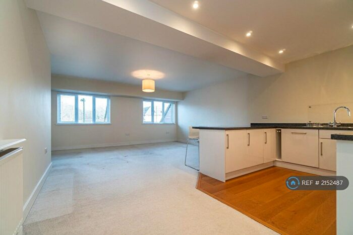 2 Bedroom Flat To Rent In Maidenbower Square, Crawley, RH10