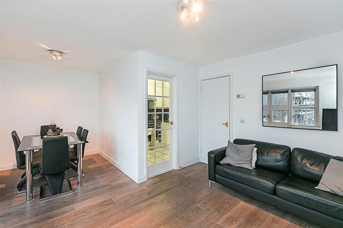 2 Bedroom Flat To Rent In Bruges Place, Camden, NW1