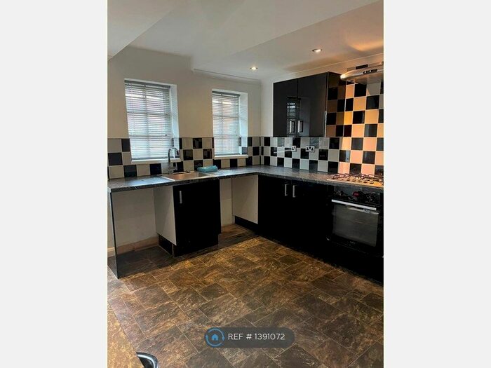 2 Bedroom Terraced House To Rent In Droylsden, Droylsden, M43