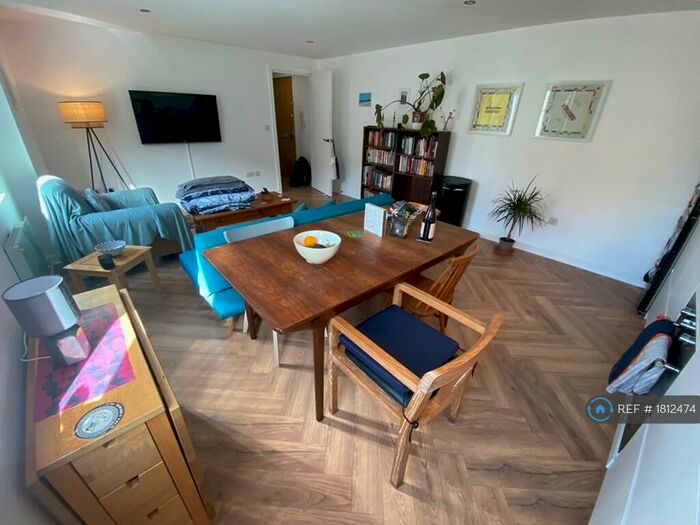 2 Bedroom Flat To Rent In Allied Court, London, N1