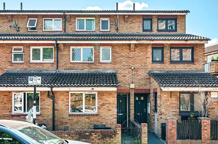 4 Bedroom Terraced House For Sale In Hampton Street, London, SE17