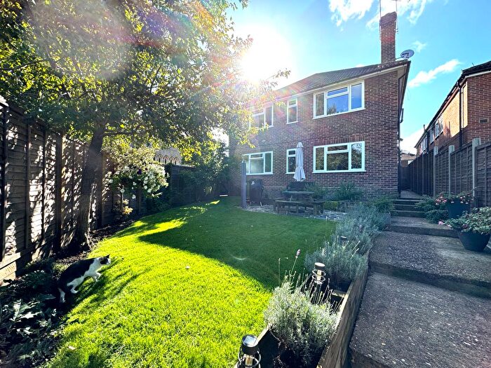 2 Bedroom Flat To Rent In St Pauls Road West, Dorking, RH4