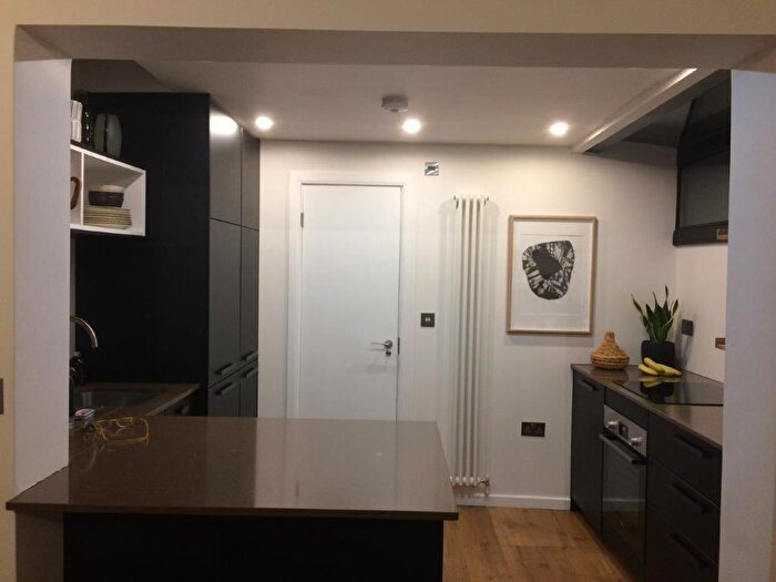 2 Bedroom Cottage To Rent In Lancaster Cottages, Richmond, TW10