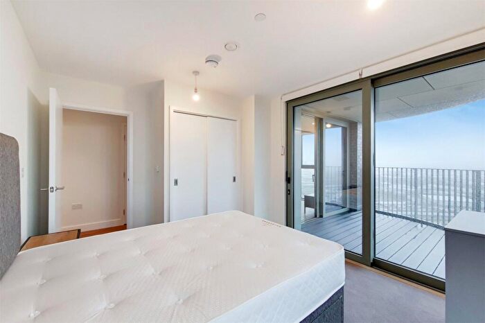 2 Bedroom Apartment To Rent In Green Street, London, NW10