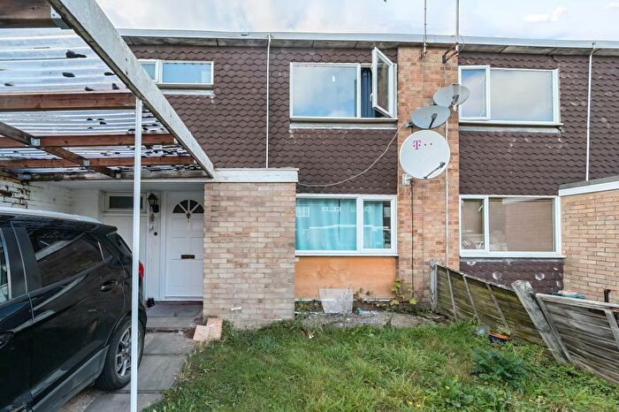 3 Bedroom Terraced House For Sale In Aylesbury, Buckinghamshire, HP19