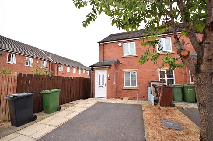2 Bedroom Town House For Sale In St. Mathew Way, Leeds, LS14