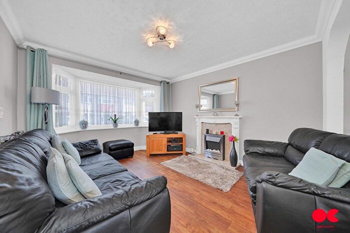 3 Bedroom Terraced House For Sale In South Hall Drive, Rainham, RM13