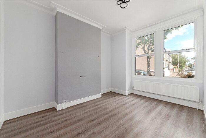 2 Bedroom Flat To Rent In Byton Road, London, SW17