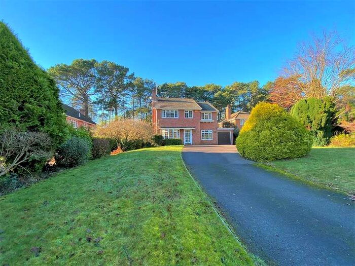 4 Bedroom Detached House To Rent In Wychwood Drive, Bournemouth, BH2