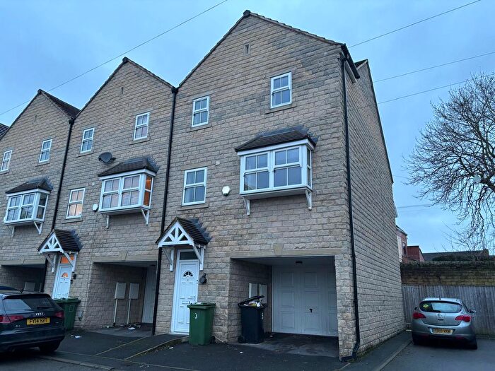 4 Bedroom Town House To Rent In Alder Mews, Batley, WF17