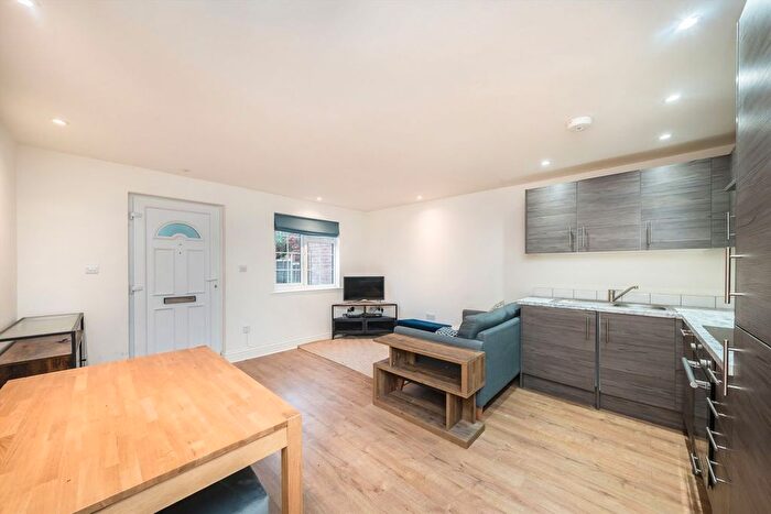 1 Bedroom Flat To Rent In St. Peter's Close, Tooting, SW17