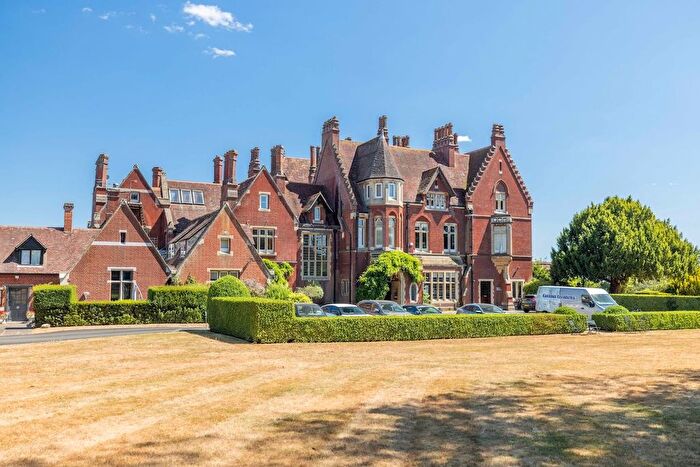 2 Bedroom Maisonette For Sale In Hitcham Lane, Burnham, SL1