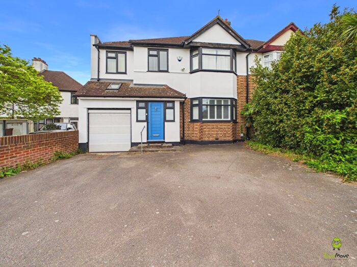 4 Bedroom Semi-Detached House For Sale In Gravel Hill, Bexleyheath, DA6