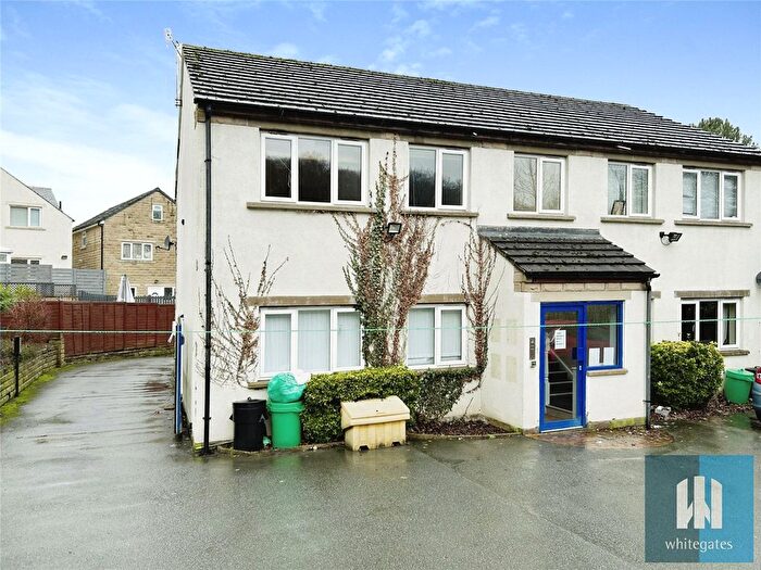 2 Bedroom Flat For Sale In Wood Lane, Newsome, Huddersfield, HD4