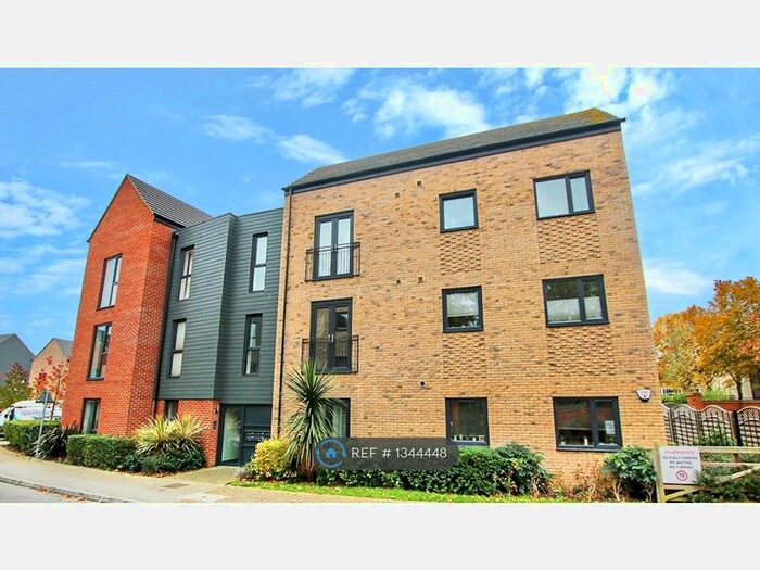 2 Bedroom Flat To Rent In Markwick Avenue, Cheshunt, Waltham Cross, EN8